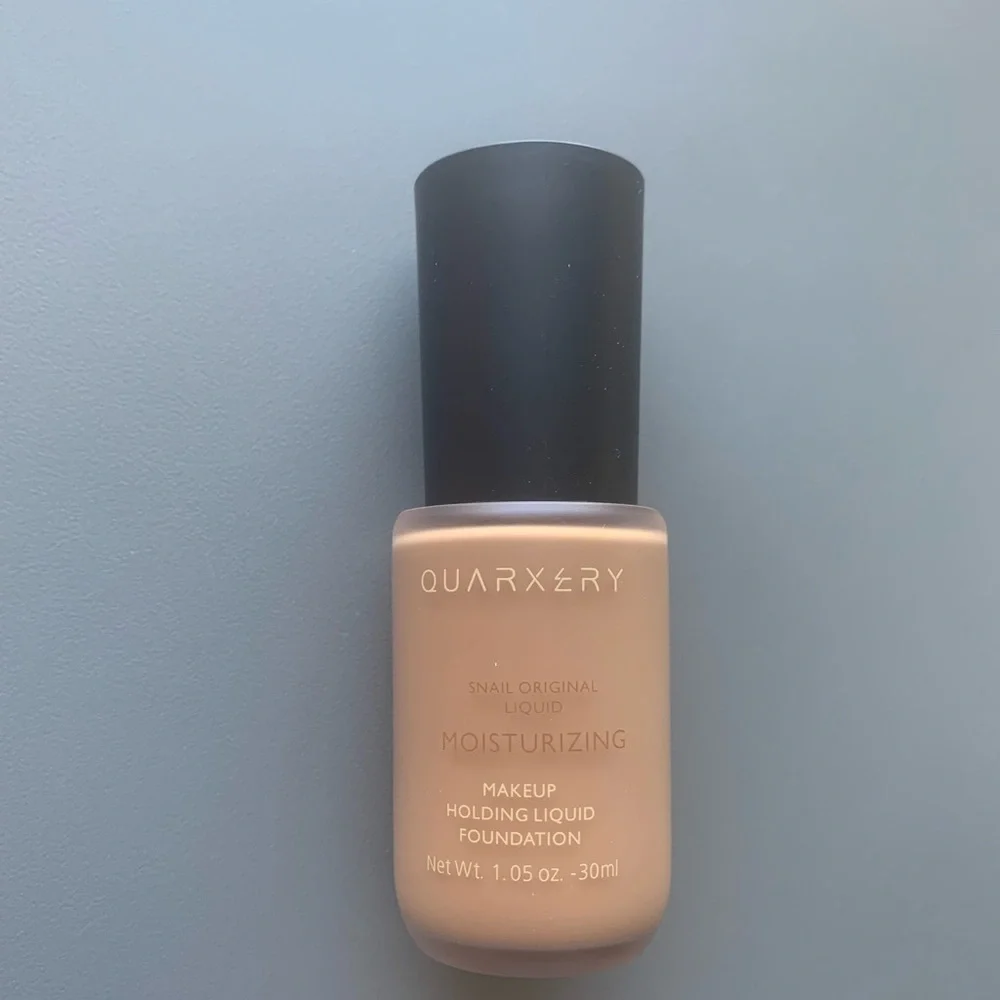 Snail Liquid Moisturizing Holding Foundation Walnut 201MD NWT